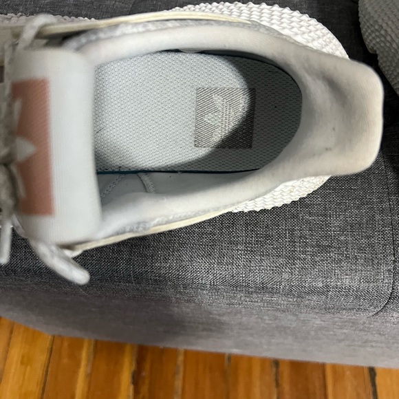 Adidas sneaker size 8.5 men - Picture 4 of 6